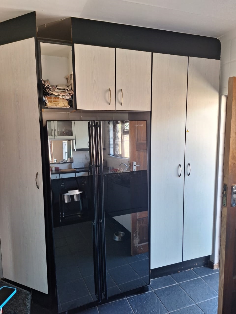 6 Bedroom Property for Sale in Gonubie Eastern Cape